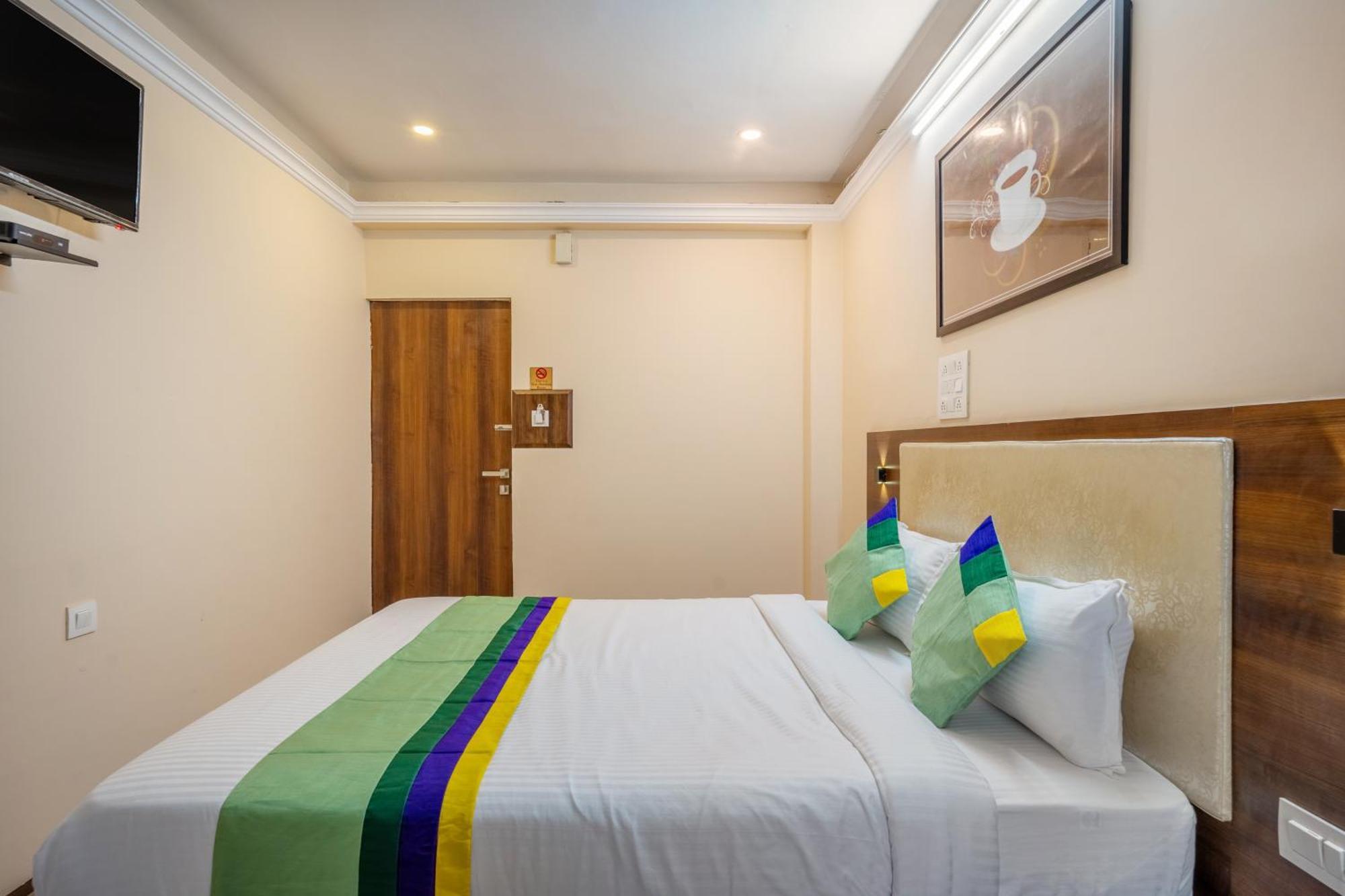 Treebo Sunheads Hotel ปณชี ภายนอก รูปภาพ