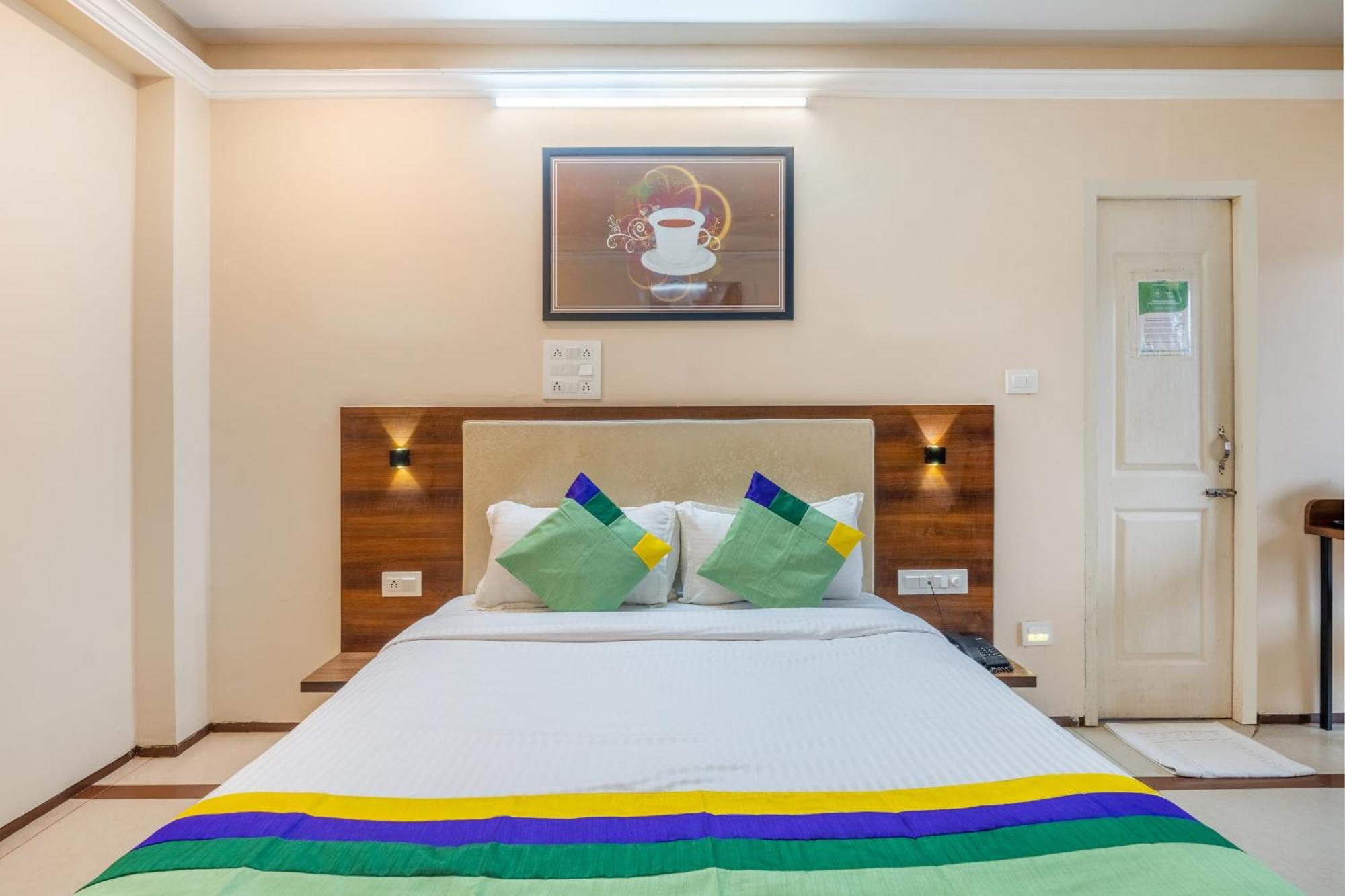 Treebo Sunheads Hotel ปณชี ภายนอก รูปภาพ