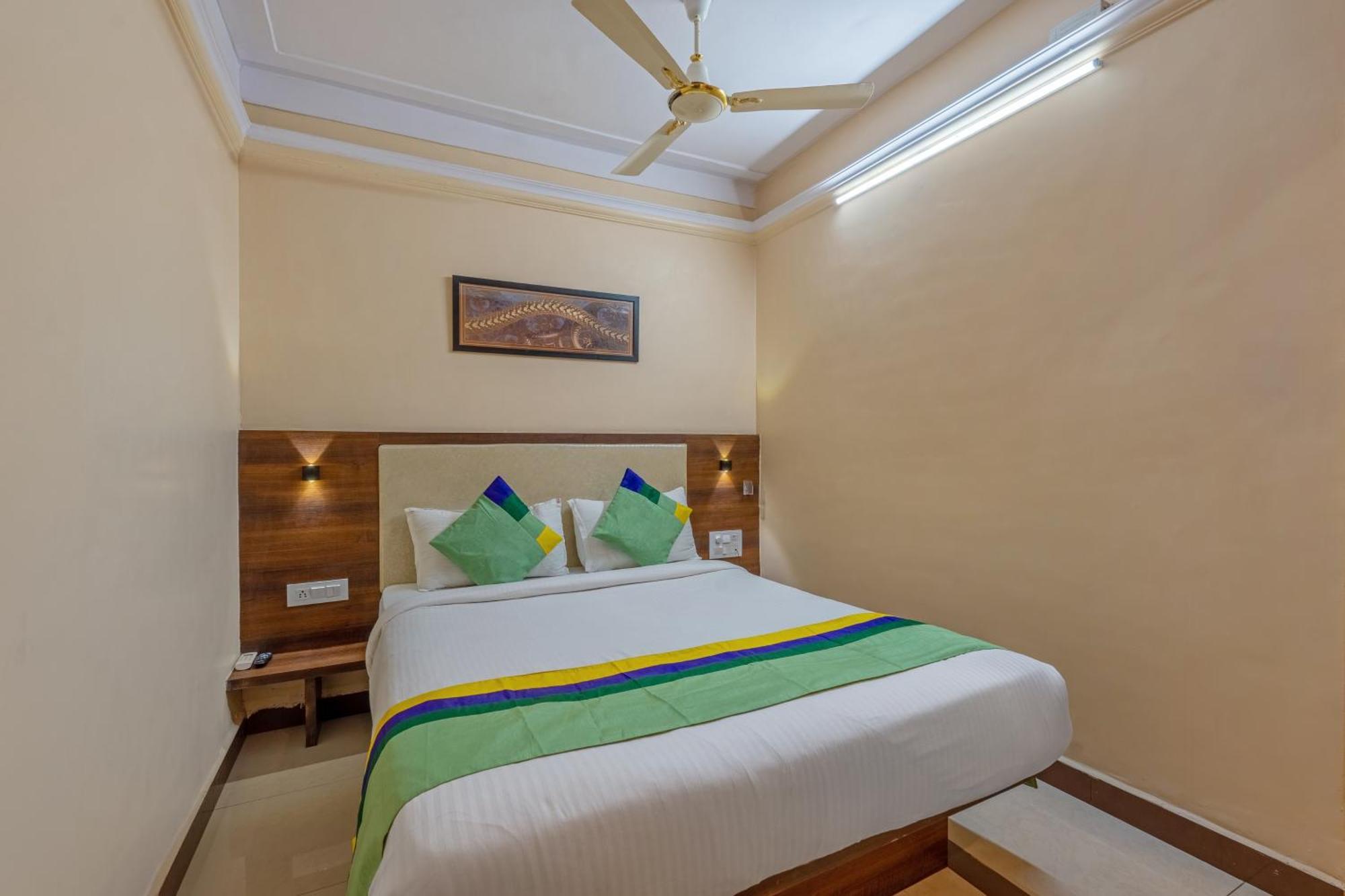 Treebo Sunheads Hotel ปณชี ภายนอก รูปภาพ