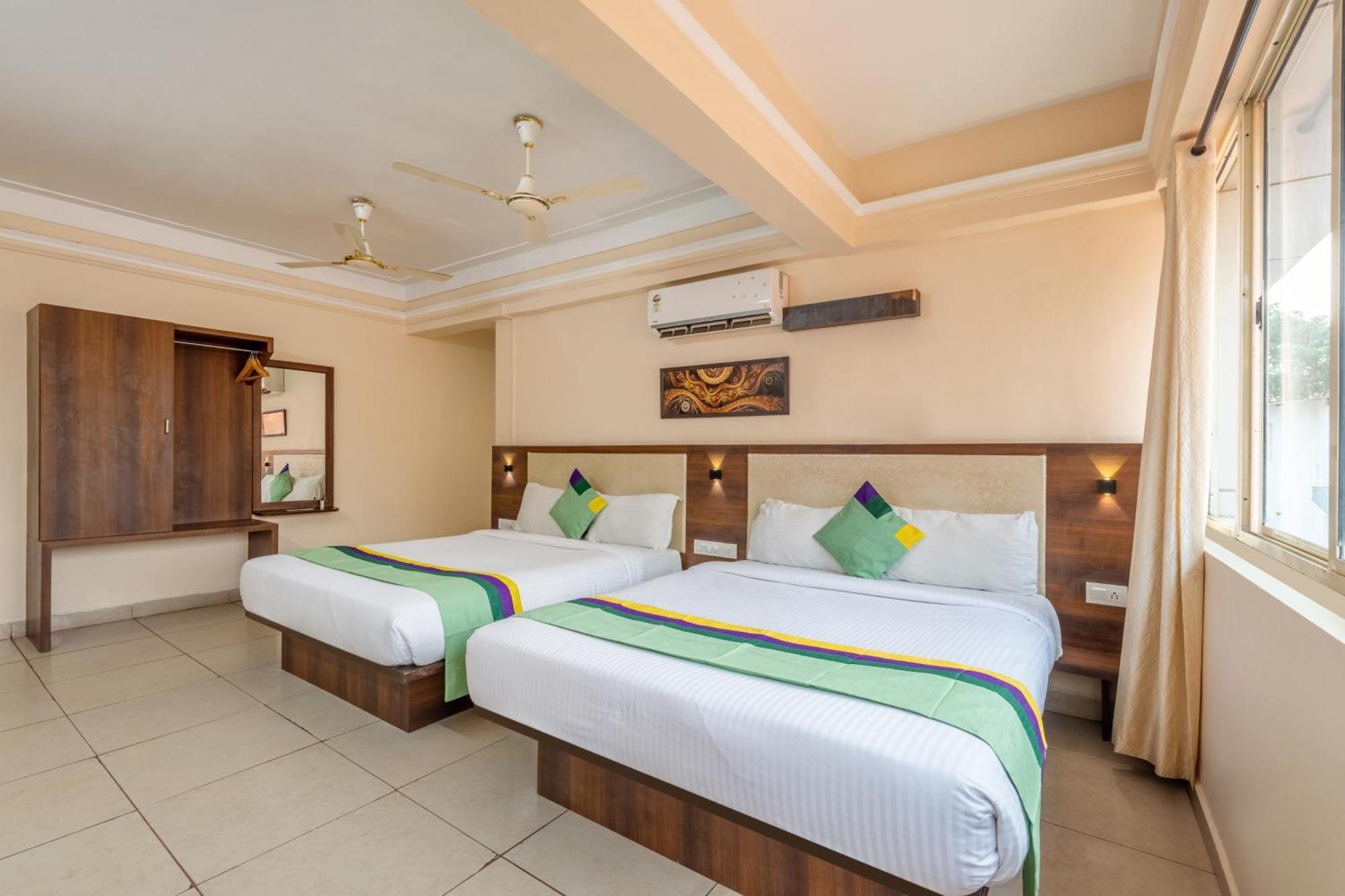 Treebo Sunheads Hotel ปณชี ภายนอก รูปภาพ