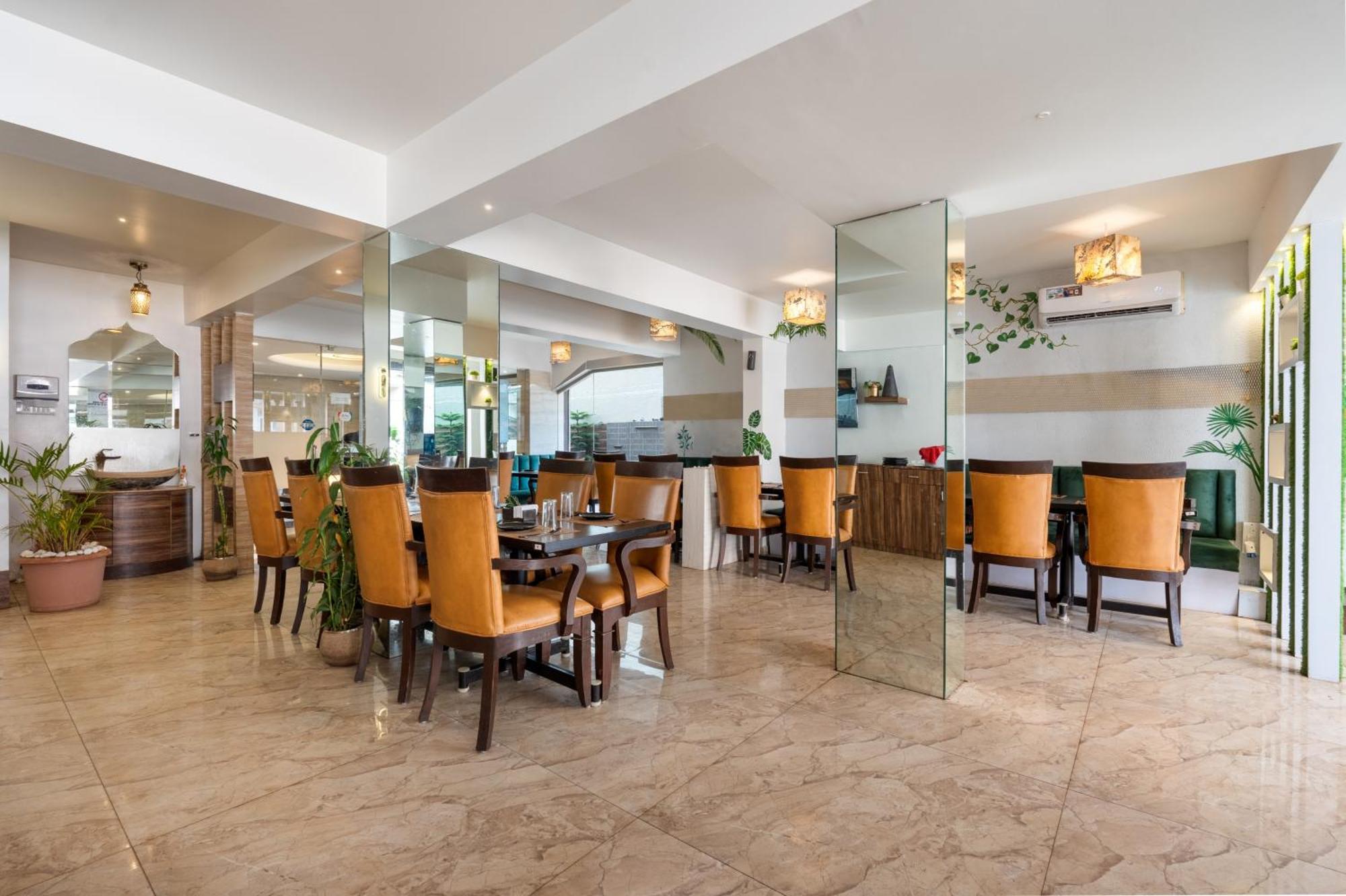 Treebo Sunheads Hotel ปณชี ภายนอก รูปภาพ